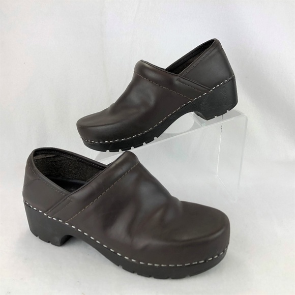 dockers clogs